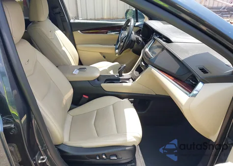 2019 Cadillac Xt5 Luxury z USA, uszkodzony, nr VIN 1GYKNCRSXKZ176160